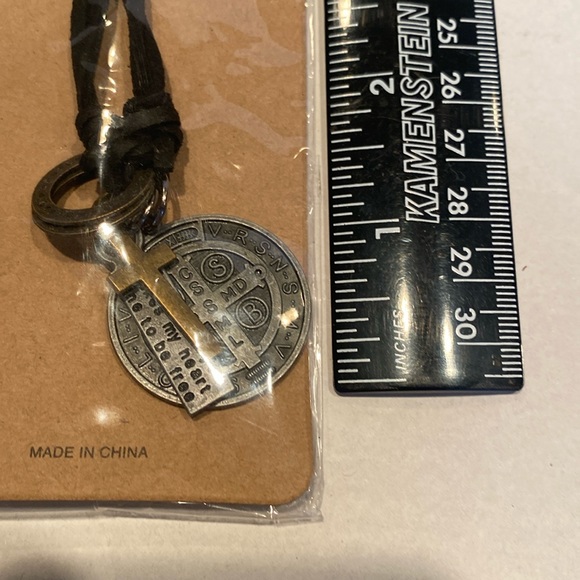 NIP Venerare St. Benedict antique-looking medal, Christian Cross and amulets - Picture 5 of 5